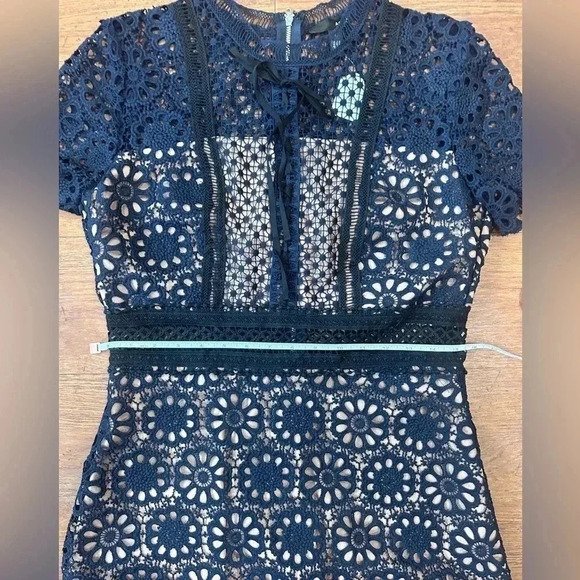 AQUA Ruffled Lace Dress - 100% Exclusive for Bloomingdale’s. Size Large - Picture 9 of 10